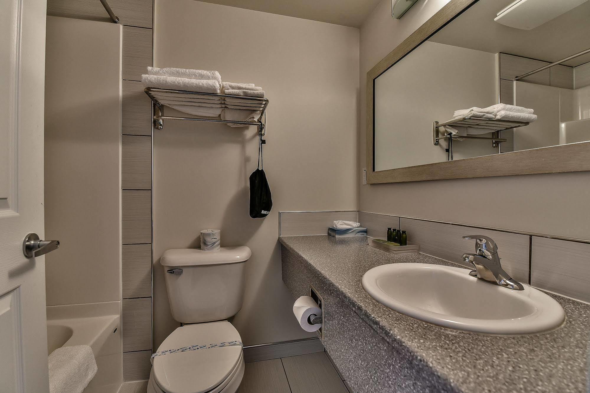 The View Hotel Fort Saint James Bagian luar foto
